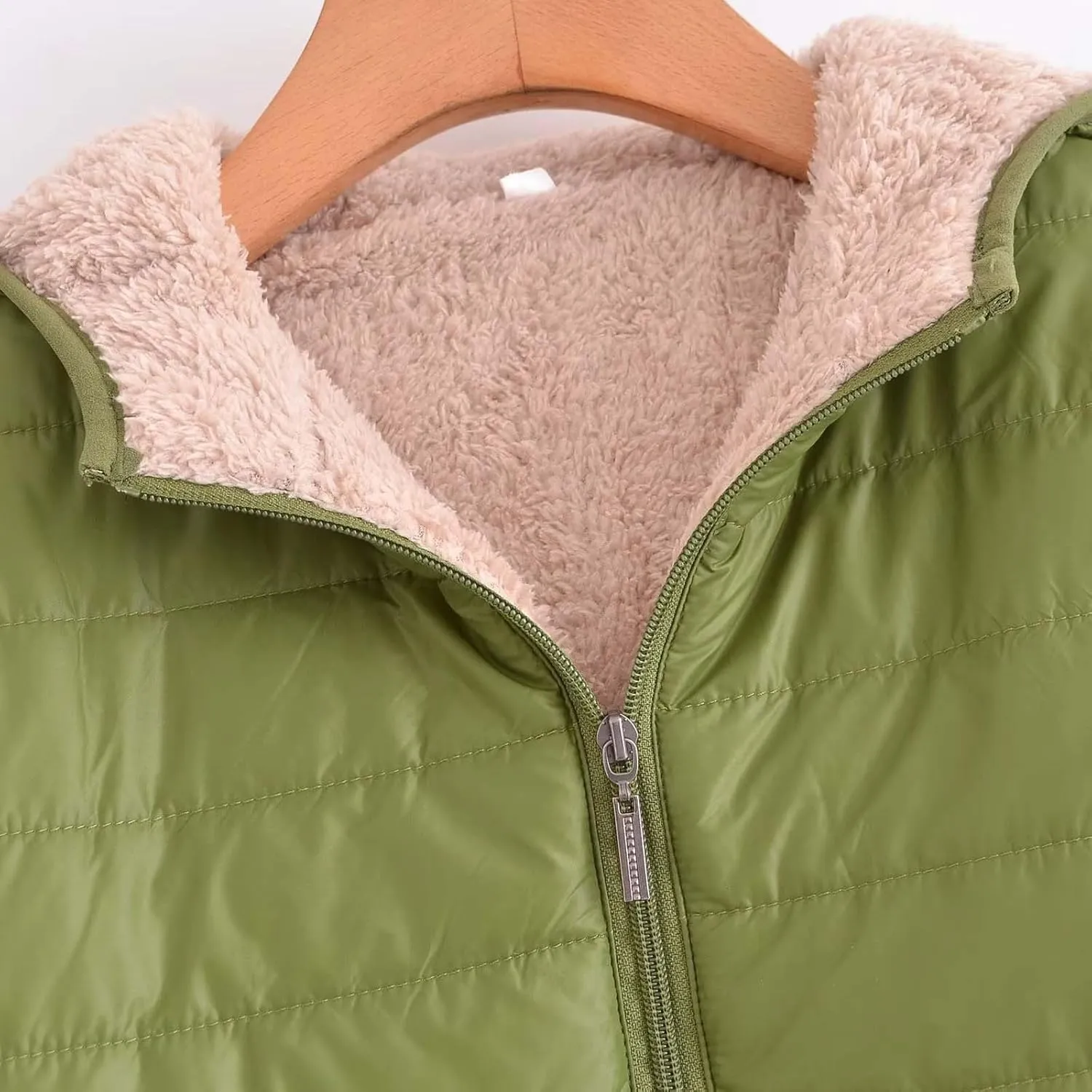Women's Quilted Winter Coats Winter Short Hooded Warm Padded Puffer Jacket Fleece Lined Down Jackets with Pockets